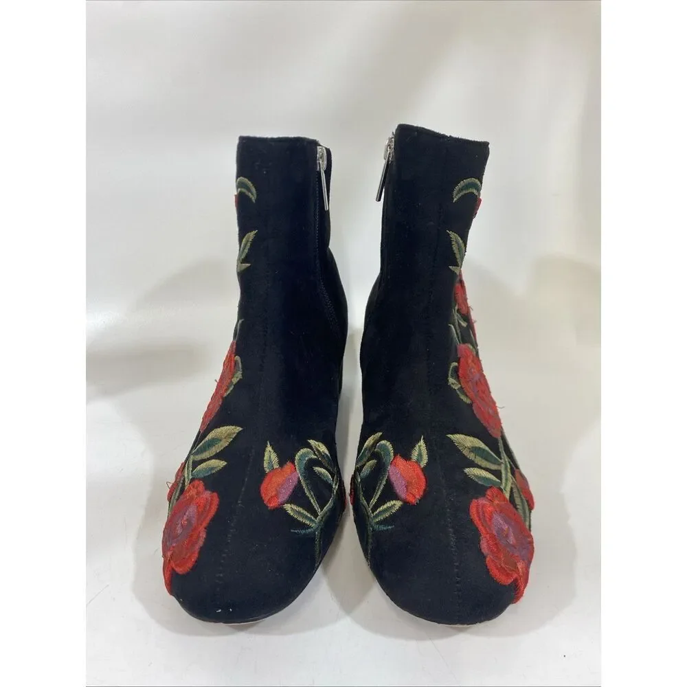 Comfortview Women's Sidney Bootie Embroidered Red Roses Black Velour Sz 7.5 Wide - Picture 3 of 14